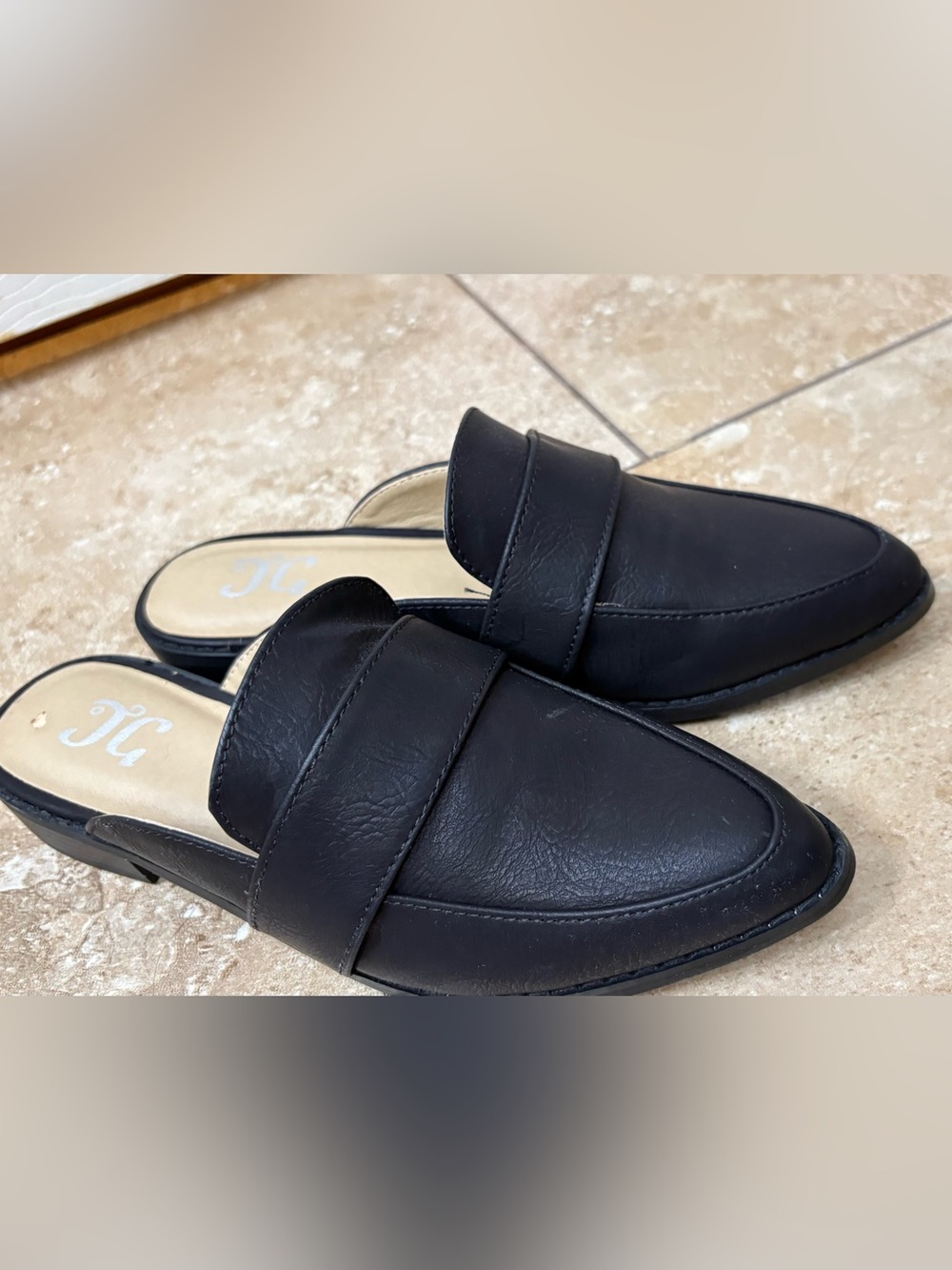 New Women’s size 6 journey slip on loafer in black
